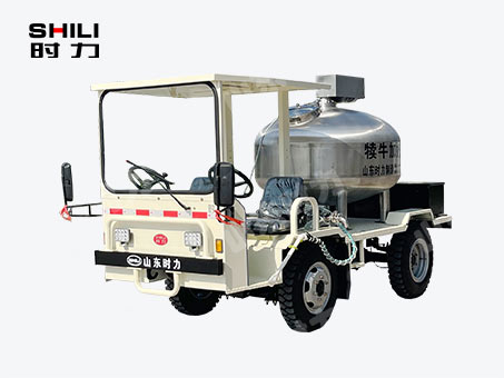 1方電動(dòng)四輪犢牛喂奶車(chē)（立式罐、帶攪拌）